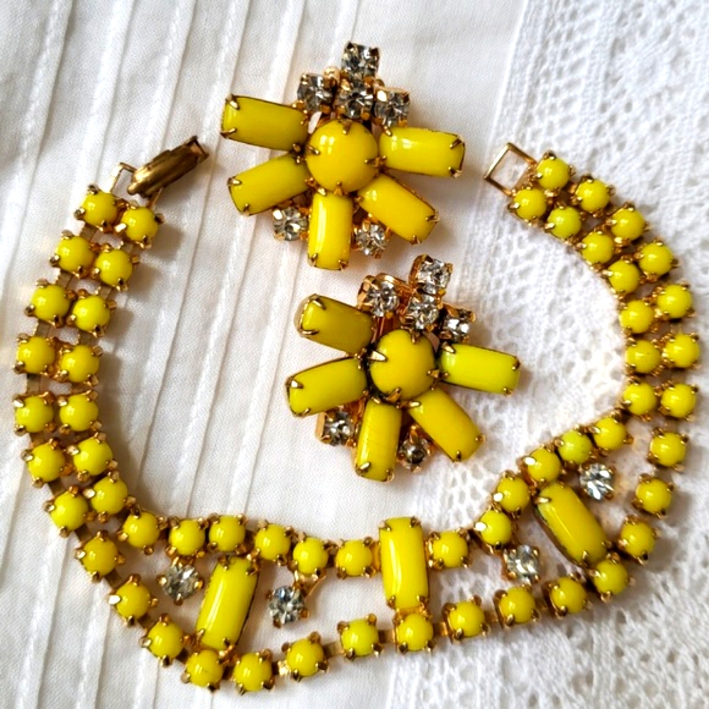 🔥HP🔥VTG set bracelet/earclips yellow bead + rhinestone